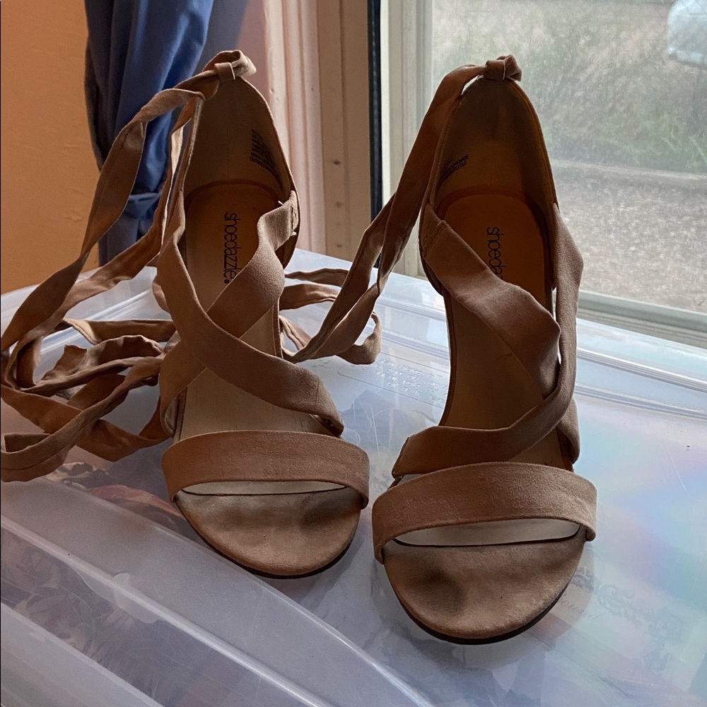 Cute wedge wrap arounds - Picture 1 of 7